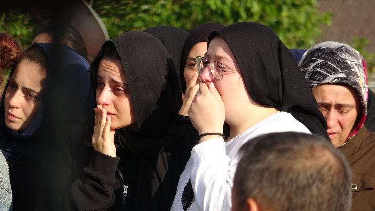 Yurt kaydından dönerken kazada ölen üniversiteli Aysun ile ağabeyi, toprağa verildi