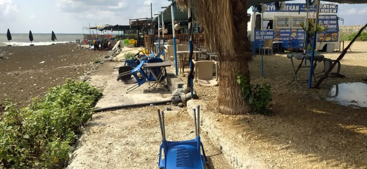 Hatay'da hortum; iş yerleri zarar gördü