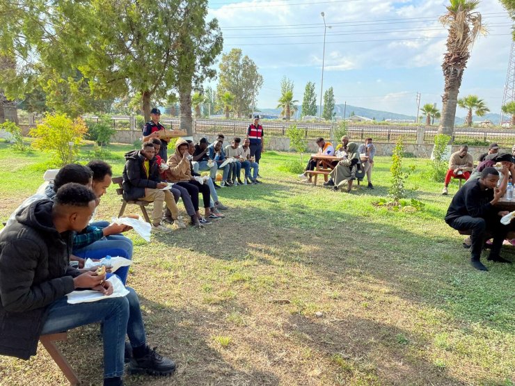 İzmir'de 343 göçmen yakalandı, 6 organizatör tutuklandı