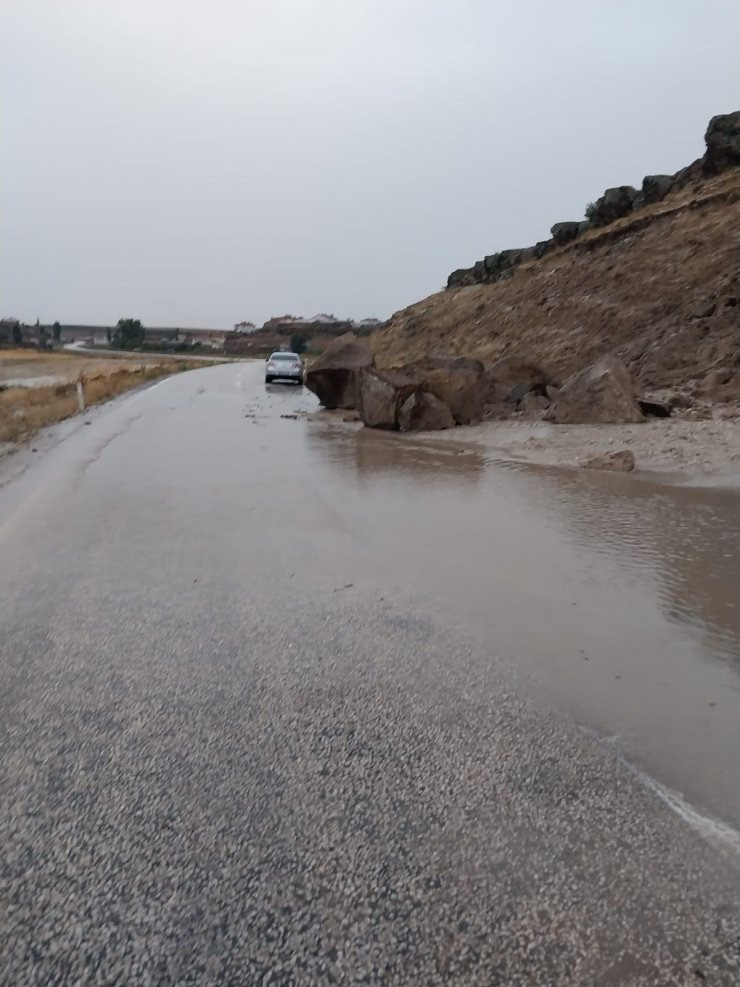 Kayseri'de sağanak yağış sele neden oldu