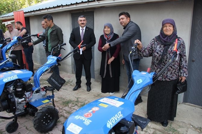 Yalıhüyük'te hibe kapsamında 4 el traktör çiftçilere teslim edildi