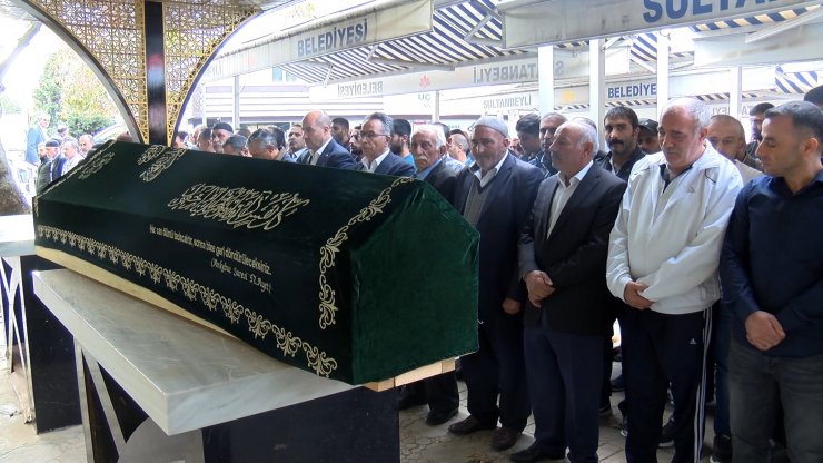 Polise bıçakla saldırınca vurulan sürücü toprağa verildi