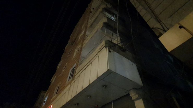 2'nci kattaki balkondan düşen 5 aylık hamile kadın ağır yaralandı