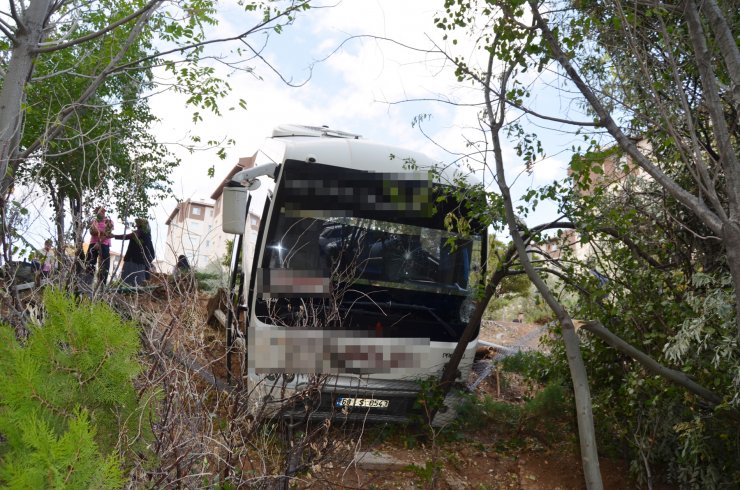Acı haber! Öğrencisi servisi midibüsü site bahçesine girdi