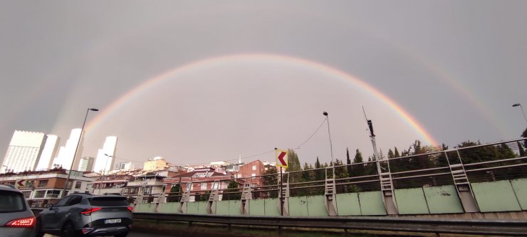 Çift gökkuşağı kartpostallık görüntü oluşturdu