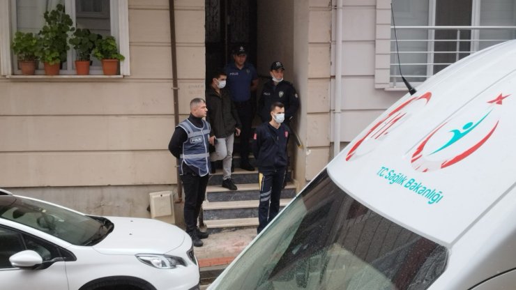 Evinde ölü bulundu