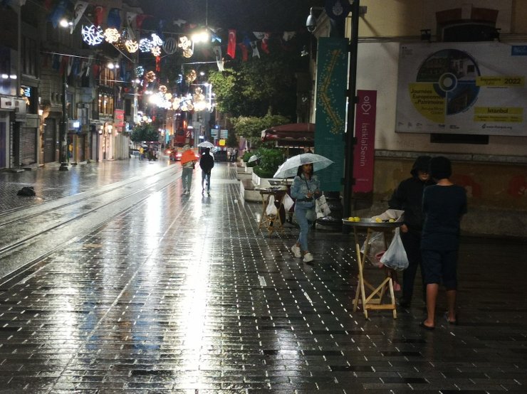 İstanbul güne yağmurla başladı
