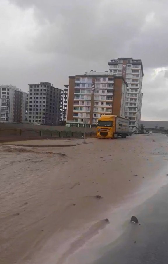 Kayseri'de sağanak yağmur etkili oldu