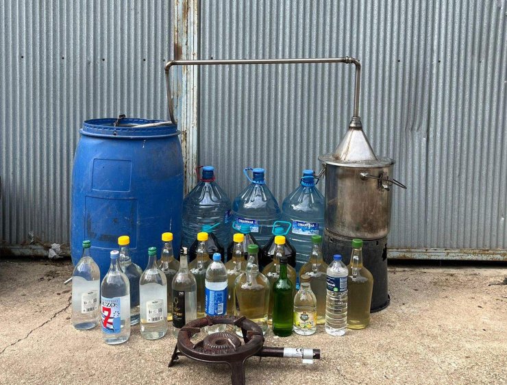 Tekirdağ'da 2 bin 93 litre sahte içki ele geçirildi