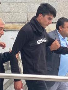 Afgan uyruklu şahıs tarafından istismara uğrayarak öldürülen Ayşegül'ün duruşmasında tercümanı jiletleyen ağabeyi tutuklandı