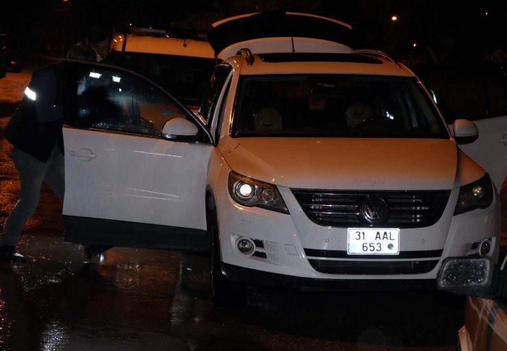 Aracında başından vurulmuş halde bulunan Nur, tedaviye alındı