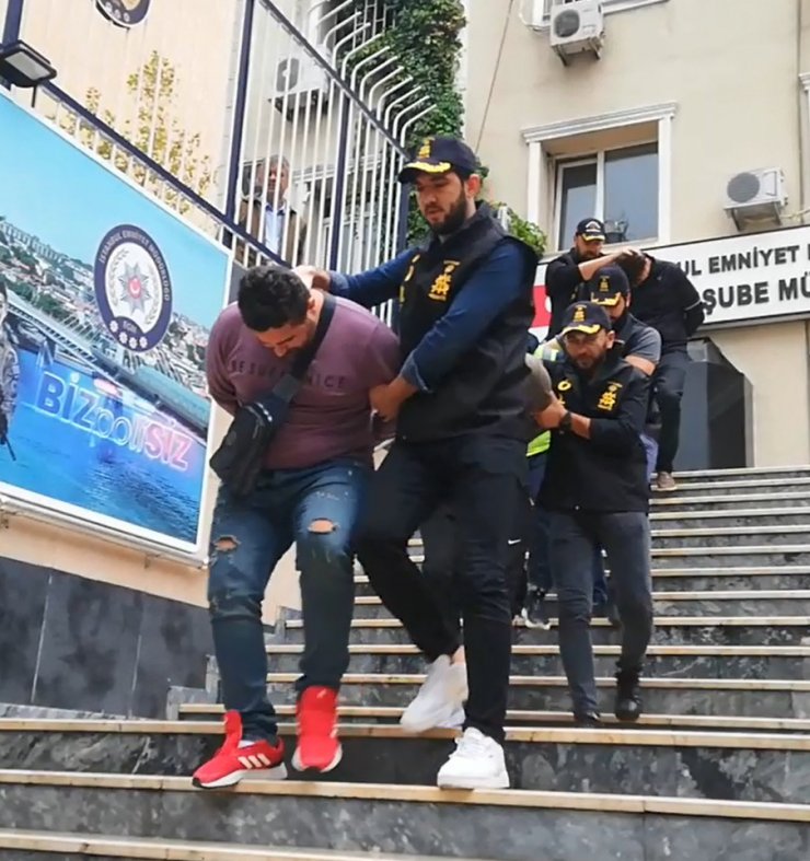 Başkasının kimlik bilgilerini kullanarak kargodan siparişini alan şüpheliler yakalandı