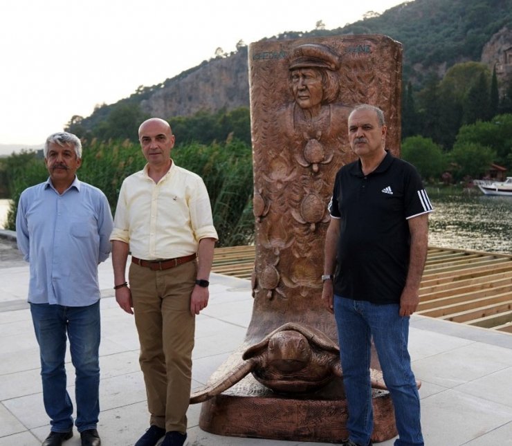 'Carettaların annesi' June Haimoff anısına yapılan anıt açıldı