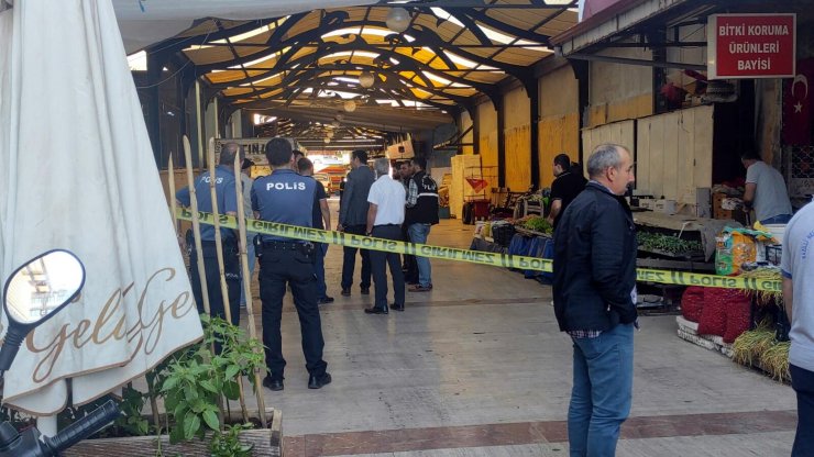 İki kardeşin pazar yeri kaynaklı satır ve silahlı kavgasına oğullar da katıldı: 1 ölü, 1 ağır yaralı