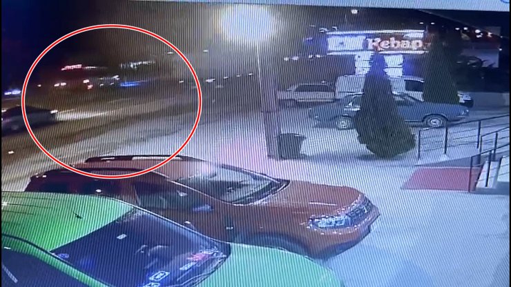 Karşı şeride geçen okul servisi minibüse çarptı: 8 yaralı