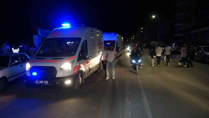 Konserde bıçaklı kavga: 1’i ağır 4 yaralı