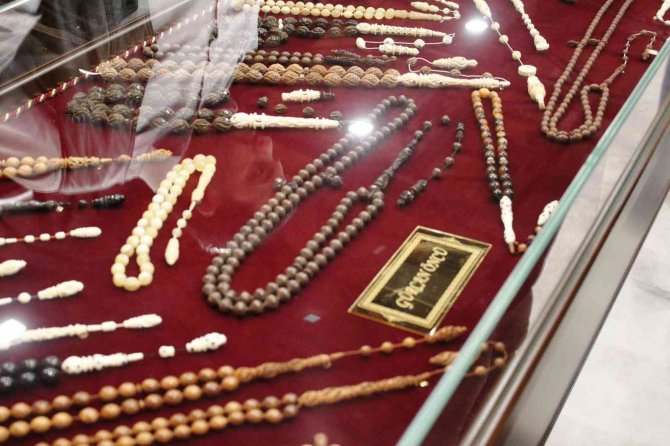 Konya'daki tespih sergisi, meraklıları ile koleksiyonerleri buluşturdu