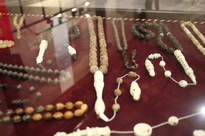 Konya'daki tespih sergisi, meraklıları ile koleksiyonerleri buluşturdu