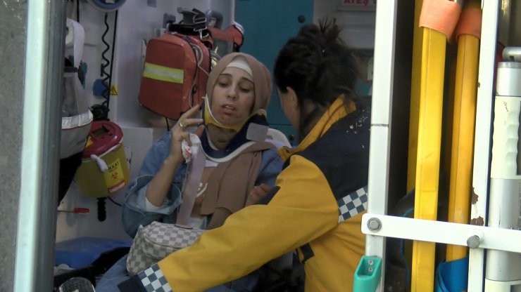 Servis minibüsleri çarpıştı; biri ağır 4 yaralı