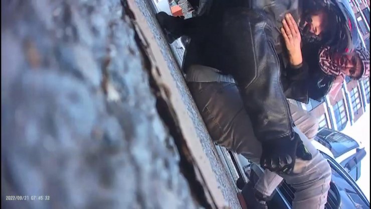 Tartıştığı motosikletliyi 7 yerinden bıçakladı; dehşet anları kask kamerasında