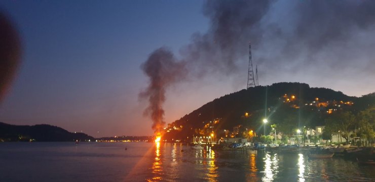 Balıkçı barınağında yangın