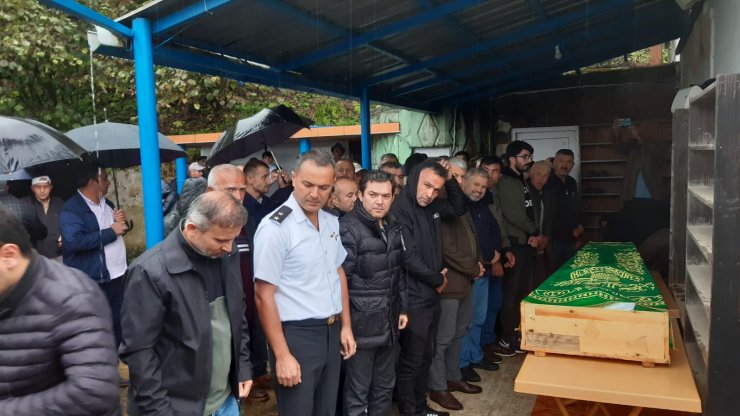 Eşi, baldızı ve kayınbiraderinin eşini öldüren koca, boşanma davasını öğrenince katliam yapmış