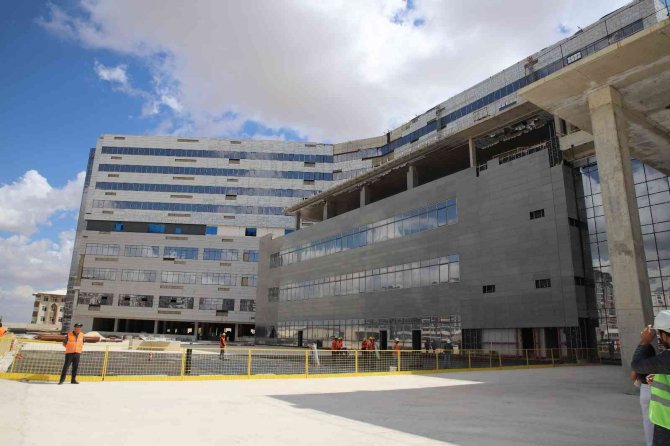 ehir Hastanesi inşaatı yeniden başladı, 6 bin kişiye istihdam sağlayacak