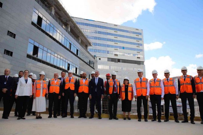 ehir Hastanesi inşaatı yeniden başladı, 6 bin kişiye istihdam sağlayacak