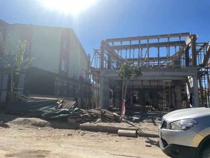 İnşaattan düşen işçi ağır yaralandı