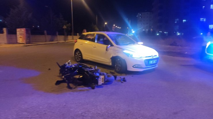 Kaskı sayesinde hayatta kalan motosiklet sürücüsüne 'yeni kask' hediye edildi