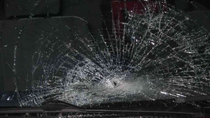 Otomobilin çarptığı genç ağır yaralandı