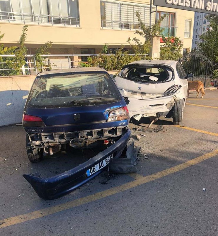 Park halindeki 6 araca çarptı, kaza güvenlik kamerasına yansıdı