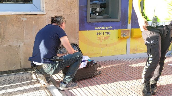 Şüpheli valiz polis ekiplerini harekete geçirdi