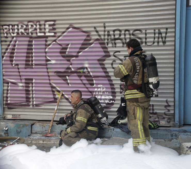 Boya imalathanesinde yangın