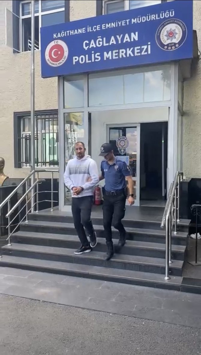 İstanbul’da dehşet anları kamerada: Şehir eşkıyaları öldüresiye dövdü