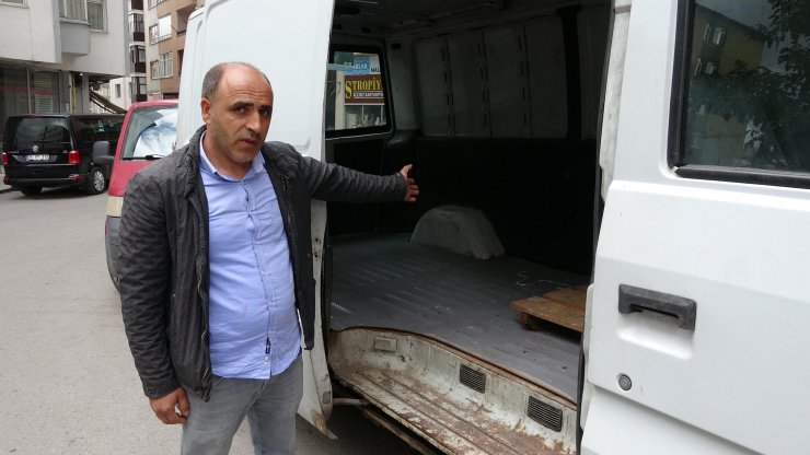 Keşif yapıp, minibüsteki 200 kilo peyniri 2 seferde çaldılar