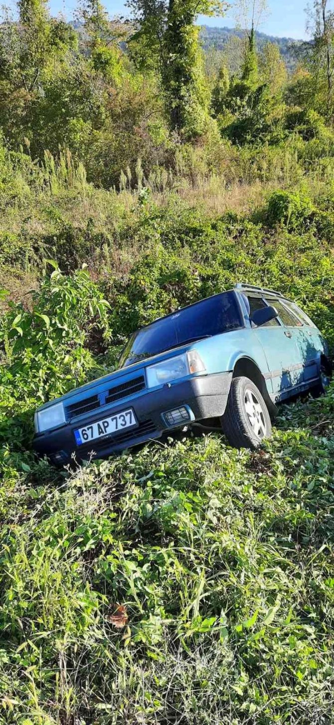 Kontrolden çıkan otomobil tarlaya uçtu