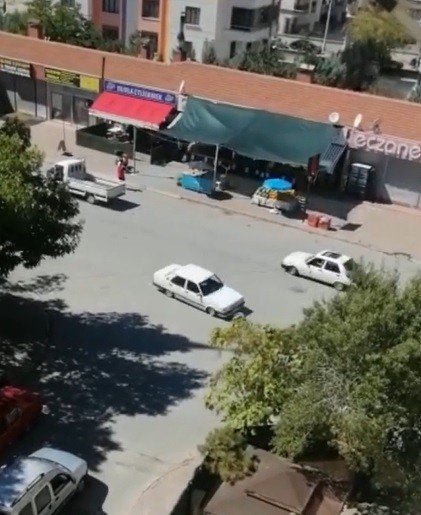 Konya'da trafiğe açık caddenin ortasında karşılıklı drift yaptılar!