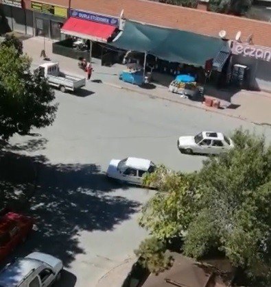 Konya'da trafiğe açık caddenin ortasında karşılıklı drift yaptılar!