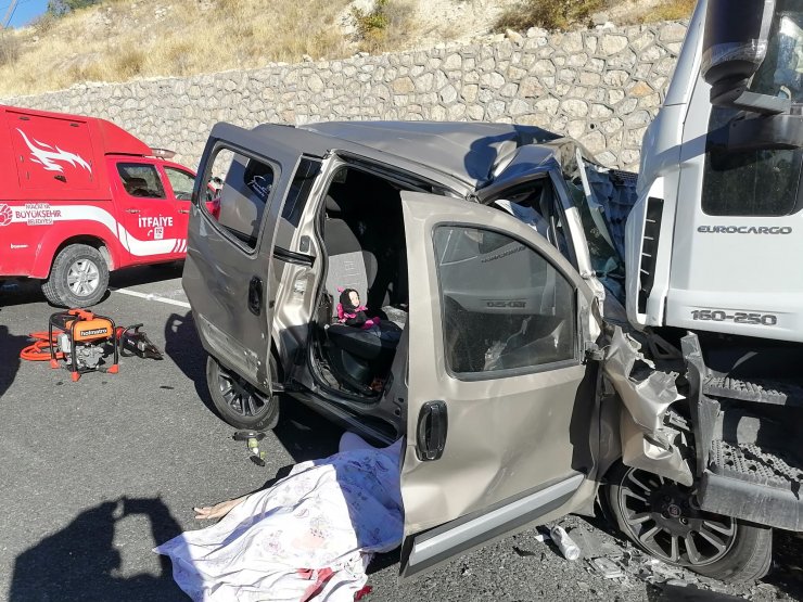 Malatya'da TIR ile hafif ticari araç çarpıştı: 5 ölü, 1 yaralı