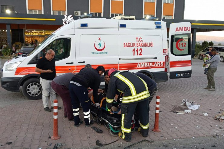 Otomobiller çarpıştı: 3 yaşındaki Öykü öldü, 9 yaralı