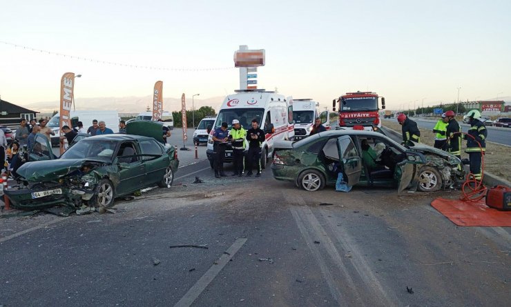 Otomobiller çarpıştı: 3 yaşındaki Öykü öldü, 9 yaralı