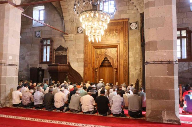 Selçuklu mimarisi Ulu Cami 6 asırdır tüm ihtişamıyla ayakta