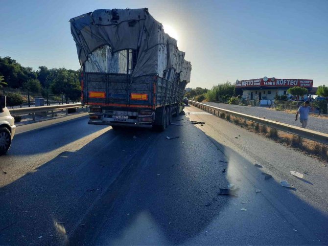 Tır ile midibüs çarpıştı: 3 yaralı