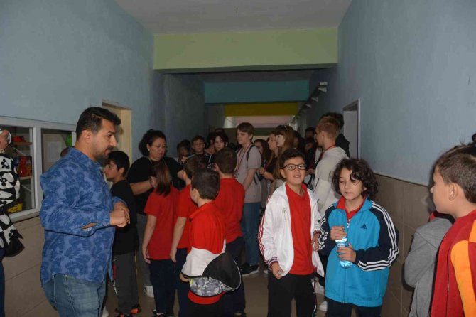 Avrupalı 18 öğrenci, robotik kodlama programı için Türkiye'ye geldi