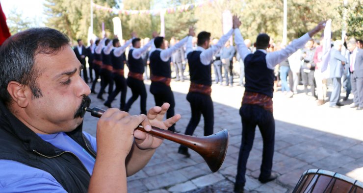 Davulluzurnalı açılış! Üniversitenin yanan yemekhanesine onarılarak hizmete açıldı