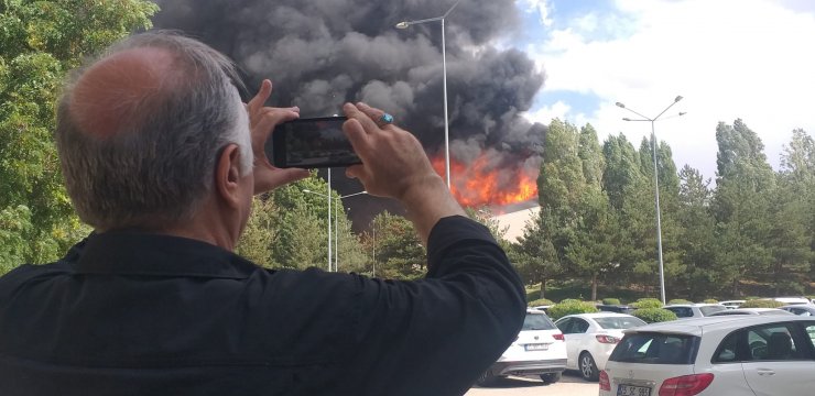 Davulluzurnalı açılış! Üniversitenin yanan yemekhanesine onarılarak hizmete açıldı