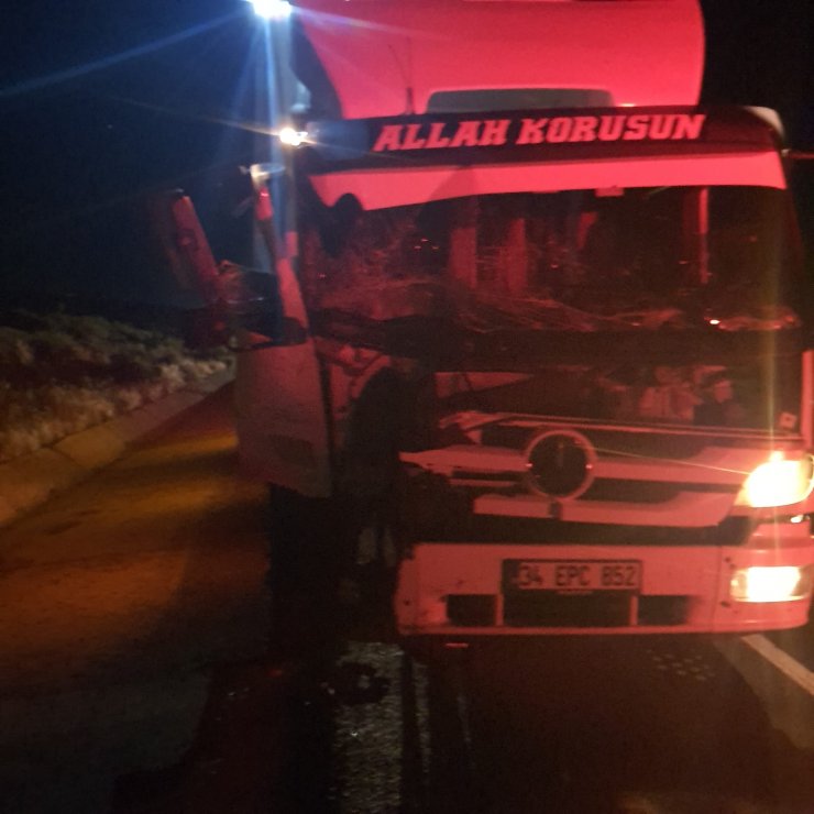 Diyarbakır'da kamyon ile traktör çarpıştı: 1 ölü, 5 yaralı