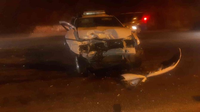 İki otomobil çarpıştı: 6 yaralı