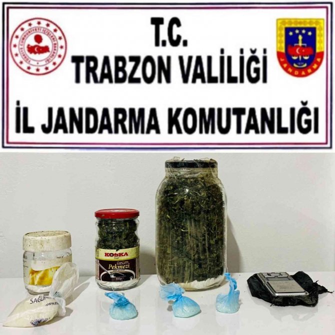 Gömdükleri uyuşturucuyu almaya geldiklerinde yakalandılar